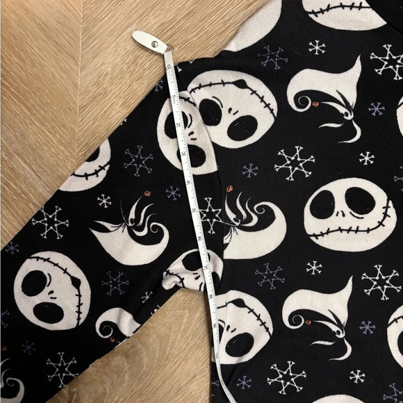 NWOT Nightmare Before Christmas Sweater - Picture 7 of 8